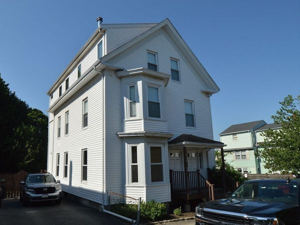 14 Roundy St, Unit 1, Beverly, MA 01915