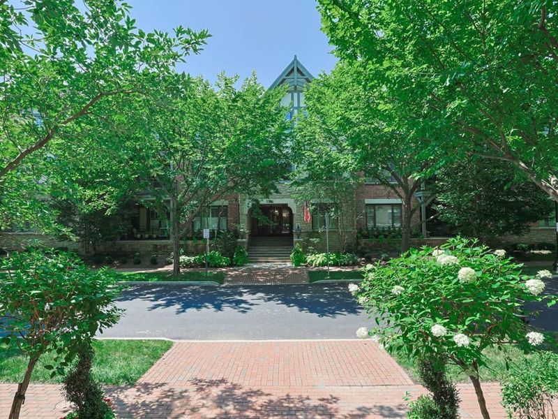 3901 West Street, Unit 208, Mariemont, OH 45227 Photo 1