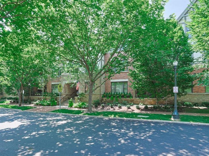 3901 West Street, Unit 208, Mariemont, OH 45227 Photo 2