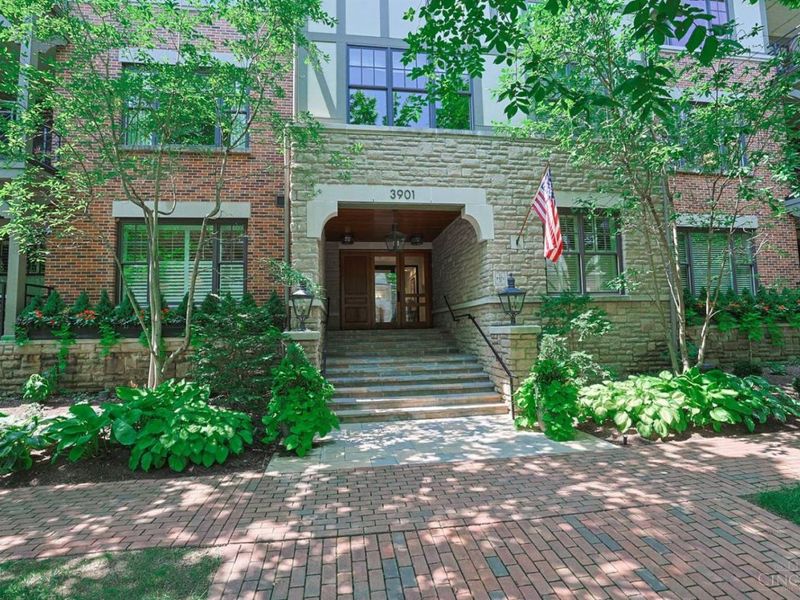 3901 West Street, Unit 208, Mariemont, OH 45227 Photo 3