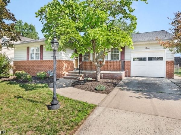 9 Riviera Dr, Somerville, NJ 08876