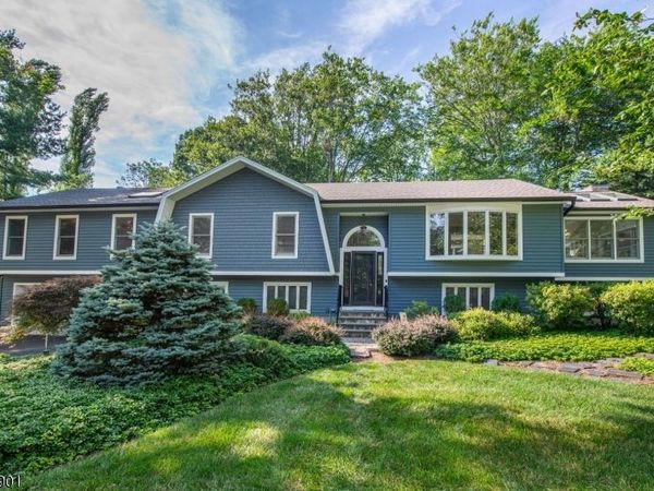 9 Flintlock Dr, Washington, NJ 07853