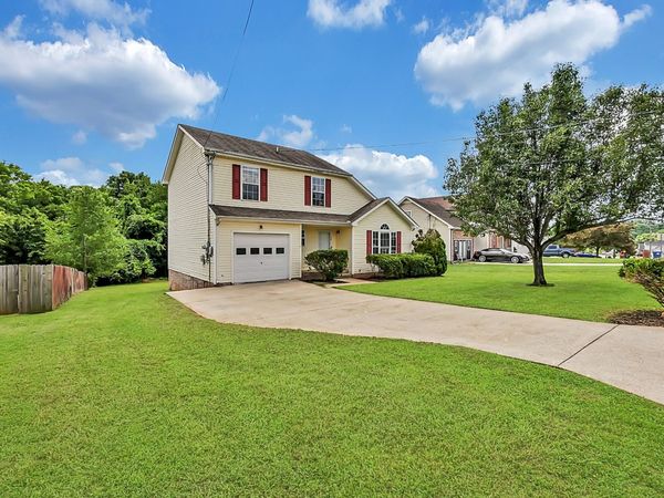 1445 Buchanon Dr , Clarksville, TN 37042