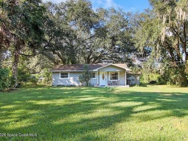 2626 De Montmollin Road , Plant City, FL 33566