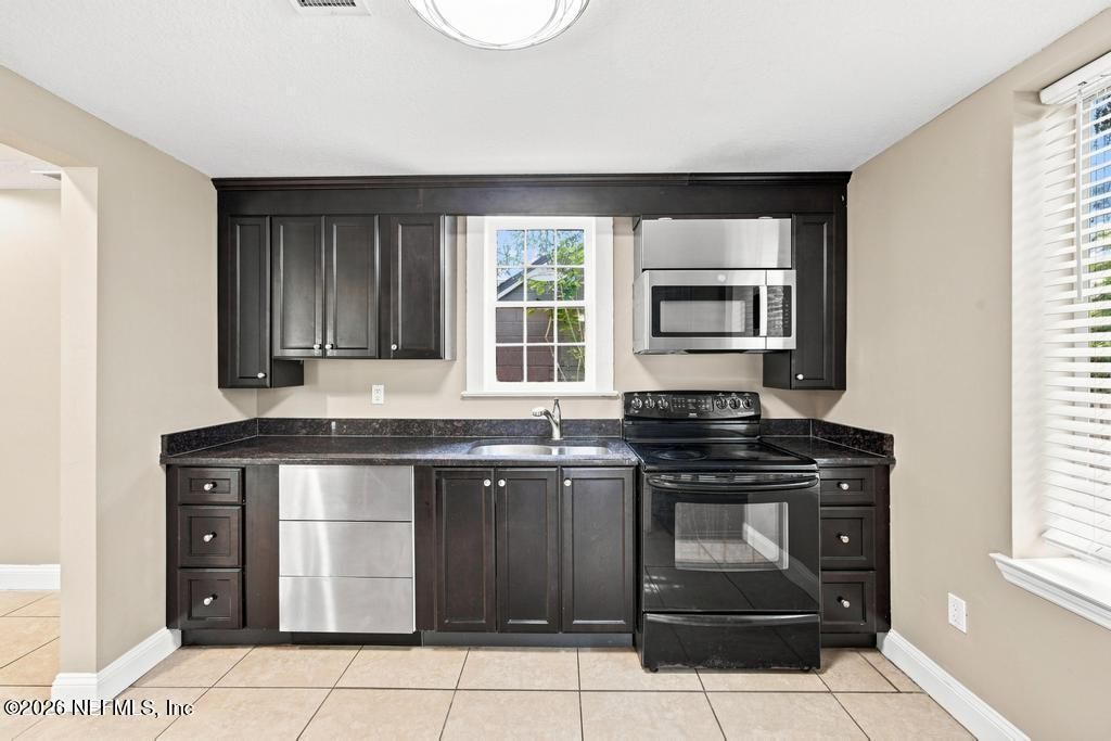 9777 Carbondale Drive W, Jacksonville, FL 32208 Photo