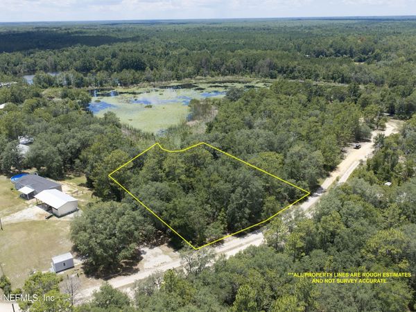 131 LONG BRANCH Trail, Interlachen, FL 32148