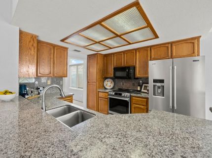8660 N Delahye Cir, Sacramento, CA 95828 Photo