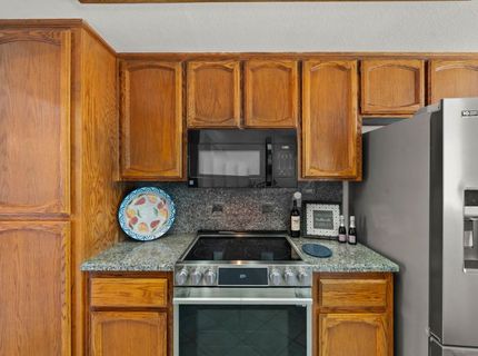 8660 N Delahye Cir, Sacramento, CA 95828 Photo