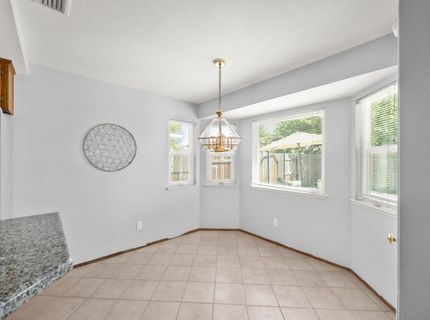8660 N Delahye Cir, Sacramento, CA 95828 Photo