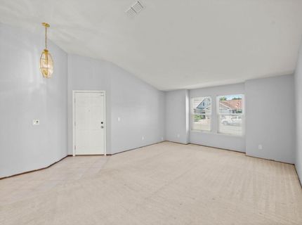 8660 N Delahye Cir, Sacramento, CA 95828 Photo