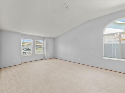 8660 N Delahye Cir, Sacramento, CA 95828 Photo