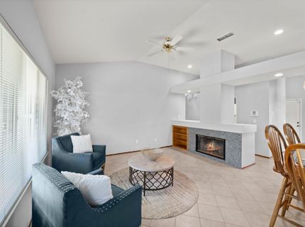 8660 N Delahye Cir, Sacramento, CA 95828 Photo
