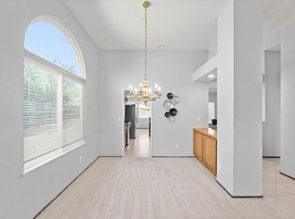 8660 N Delahye Cir, Sacramento, CA 95828 Photo