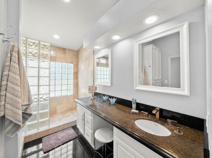 8660 N Delahye Cir, Sacramento, CA 95828 Photo
