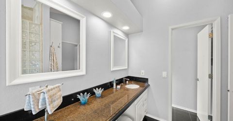 8660 N Delahye Cir, Sacramento, CA 95828 Photo