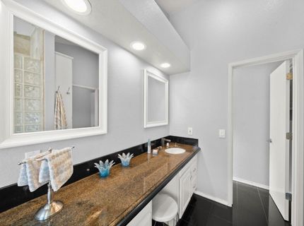 8660 N Delahye Cir, Sacramento, CA 95828 Photo