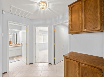 8660 N Delahye Cir, Sacramento, CA 95828 Photo
