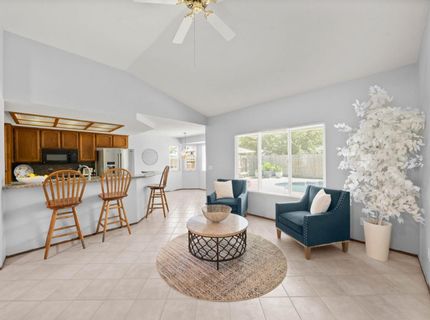 8660 N Delahye Cir, Sacramento, CA 95828 Photo
