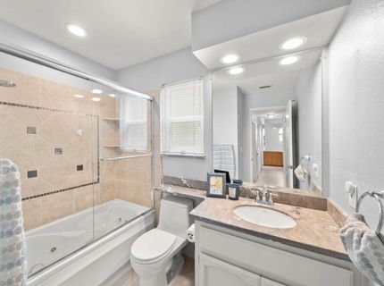 8660 N Delahye Cir, Sacramento, CA 95828 Photo