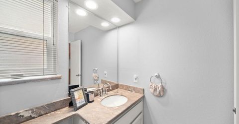 8660 N Delahye Cir, Sacramento, CA 95828 Photo