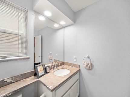 8660 N Delahye Cir, Sacramento, CA 95828 Photo