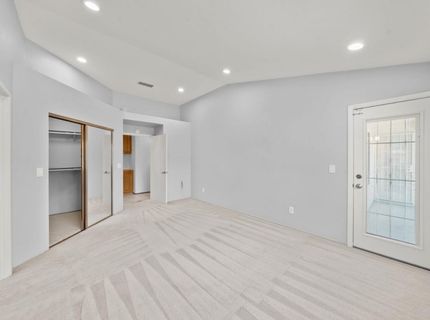 8660 N Delahye Cir, Sacramento, CA 95828 Photo