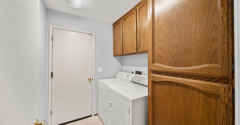 8660 N Delahye Cir, Sacramento, CA 95828 Photo