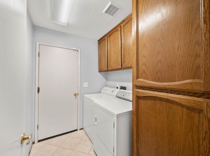 8660 N Delahye Cir, Sacramento, CA 95828 Photo