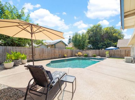 8660 N Delahye Cir, Sacramento, CA 95828 Photo