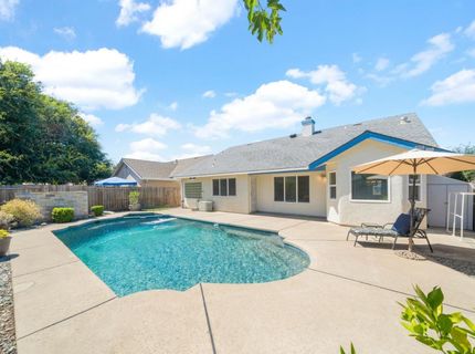8660 N Delahye Cir, Sacramento, CA 95828 Photo