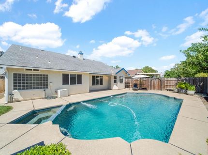 8660 N Delahye Cir, Sacramento, CA 95828 Photo