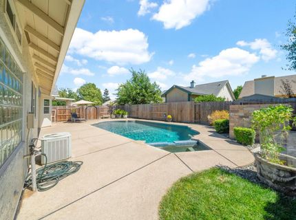 8660 N Delahye Cir, Sacramento, CA 95828 Photo