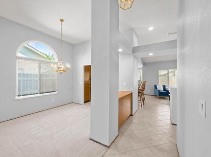 8660 N Delahye Cir, Sacramento, CA 95828 Photo