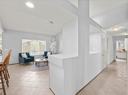 8660 N Delahye Cir, Sacramento, CA 95828 Photo