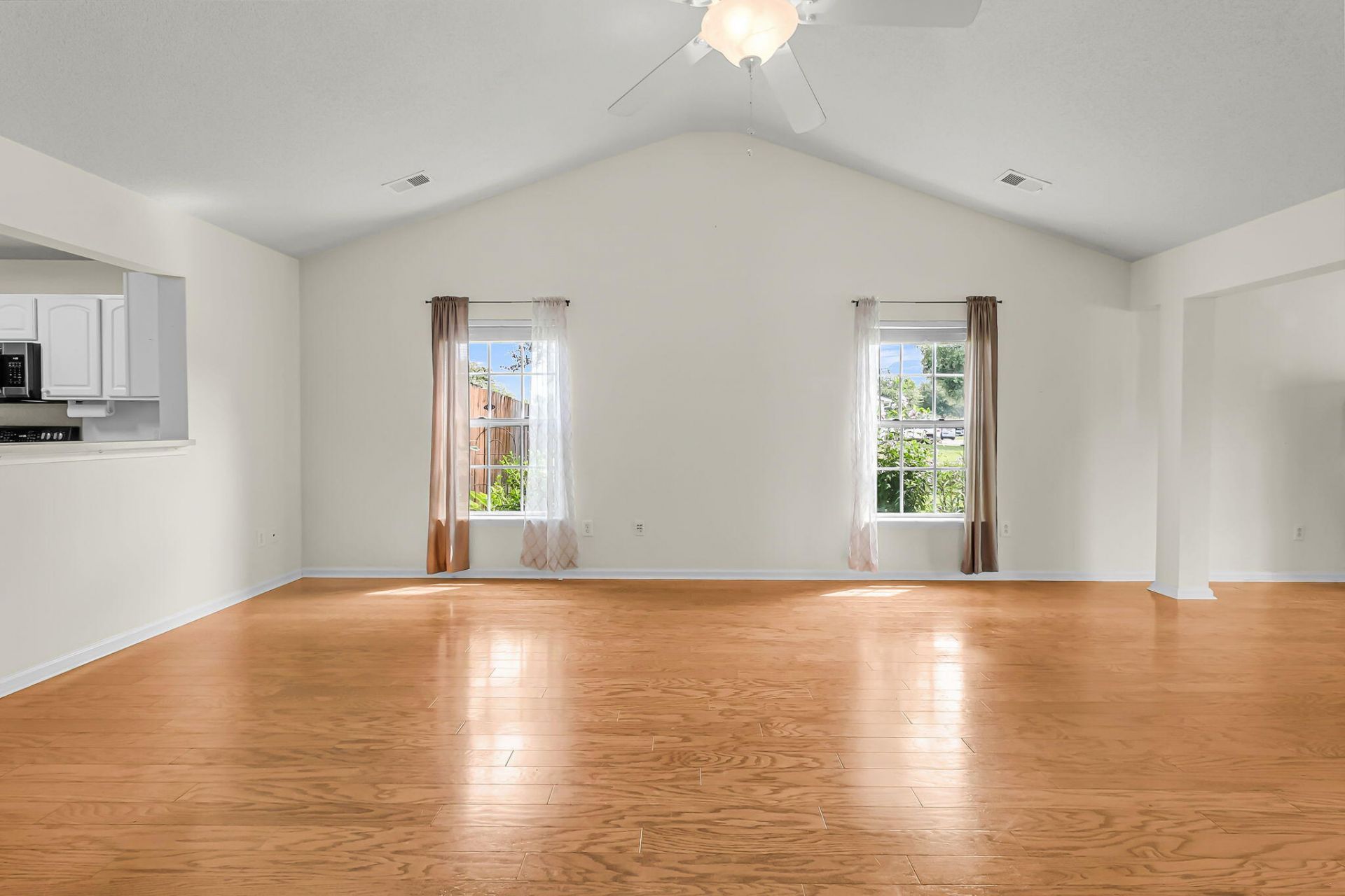558 Holiday Drive Photo 11