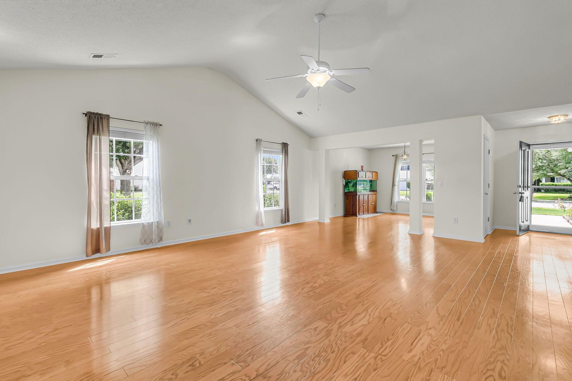 558 Holiday Drive Photo 13