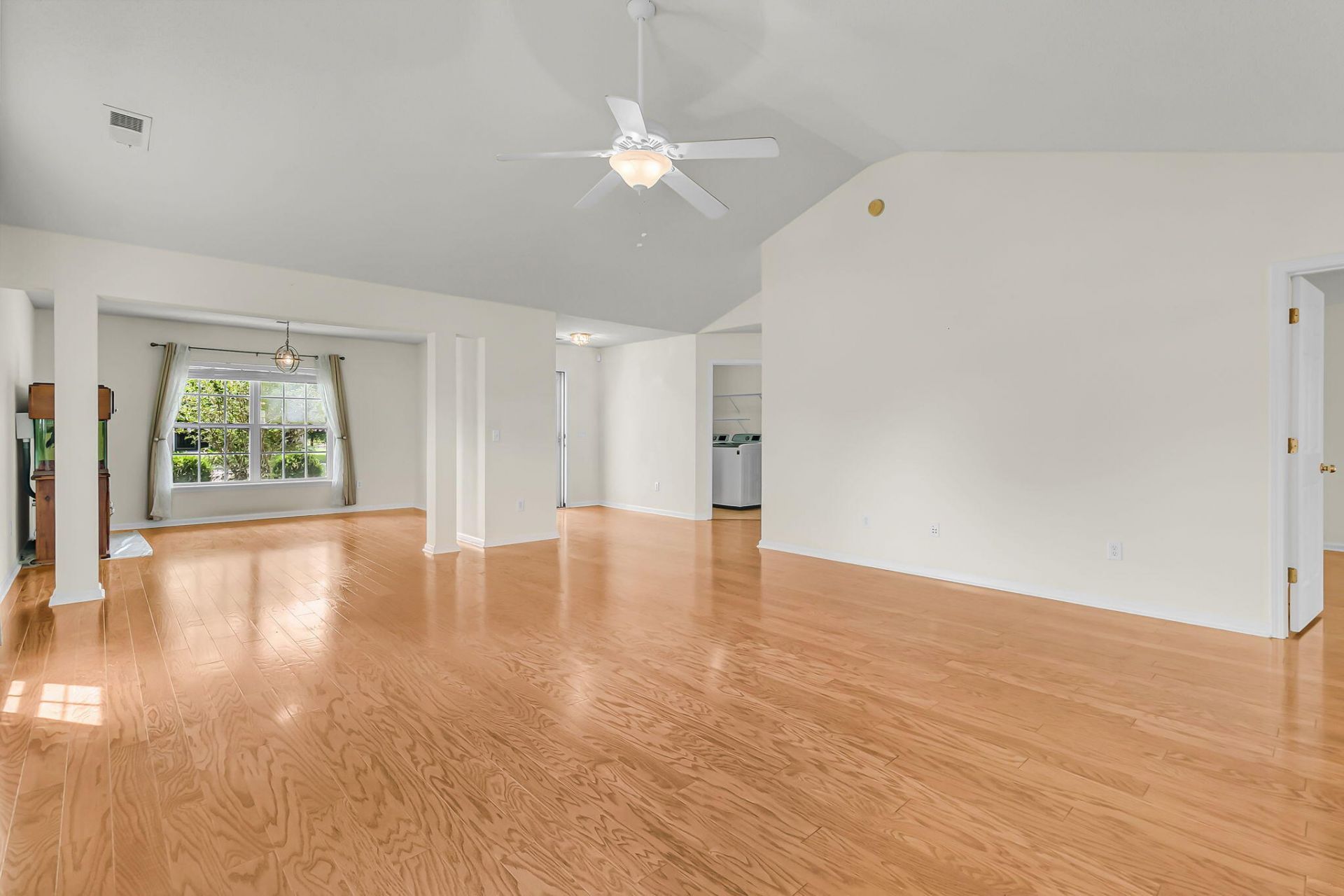 558 Holiday Drive Photo 14