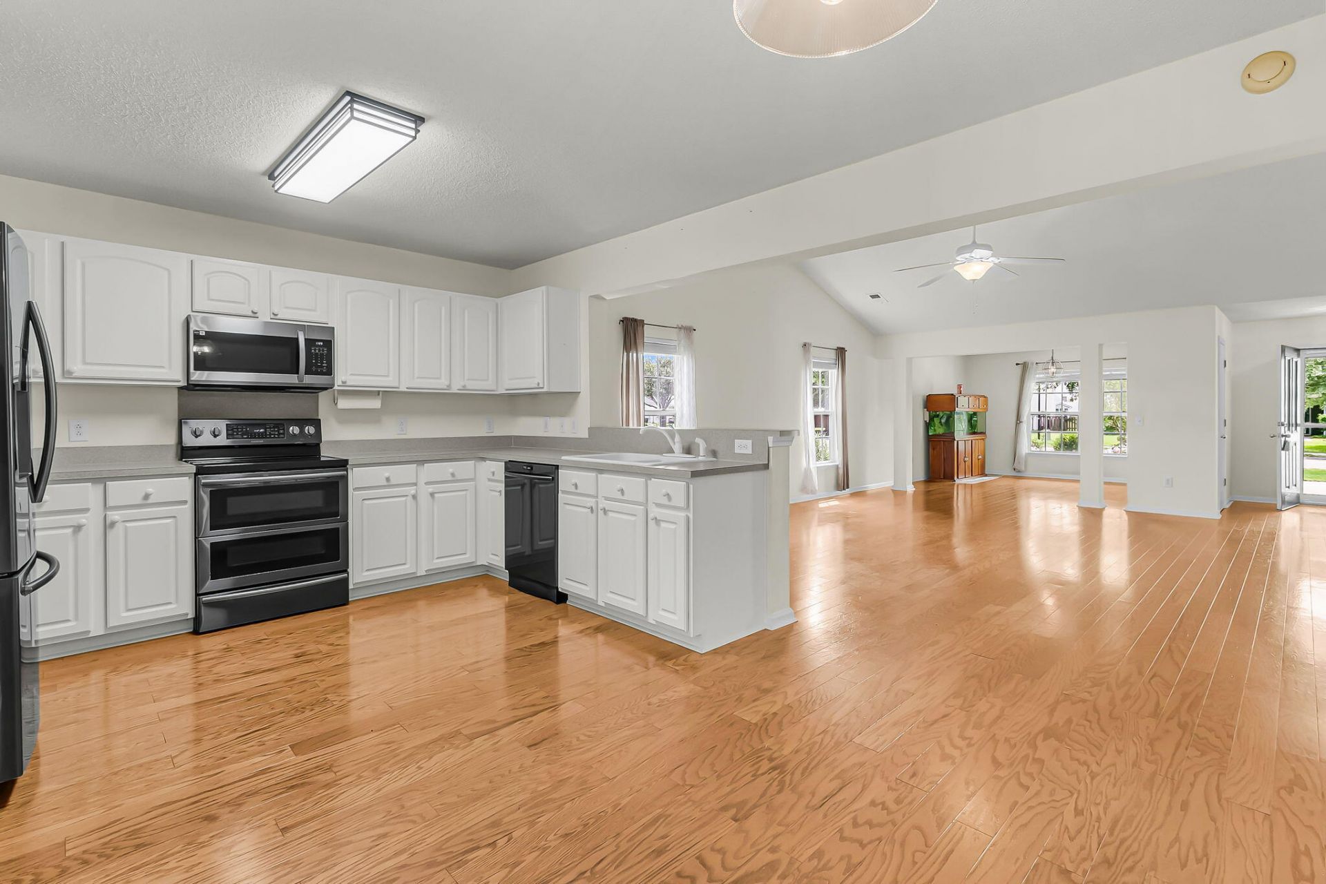 558 Holiday Drive Photo 16