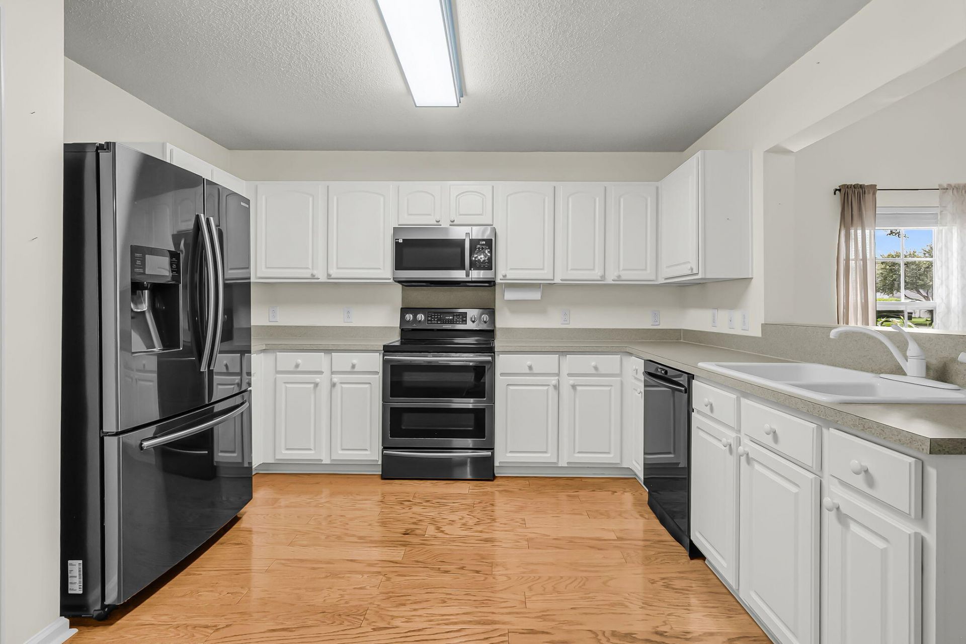 558 Holiday Drive Photo 17