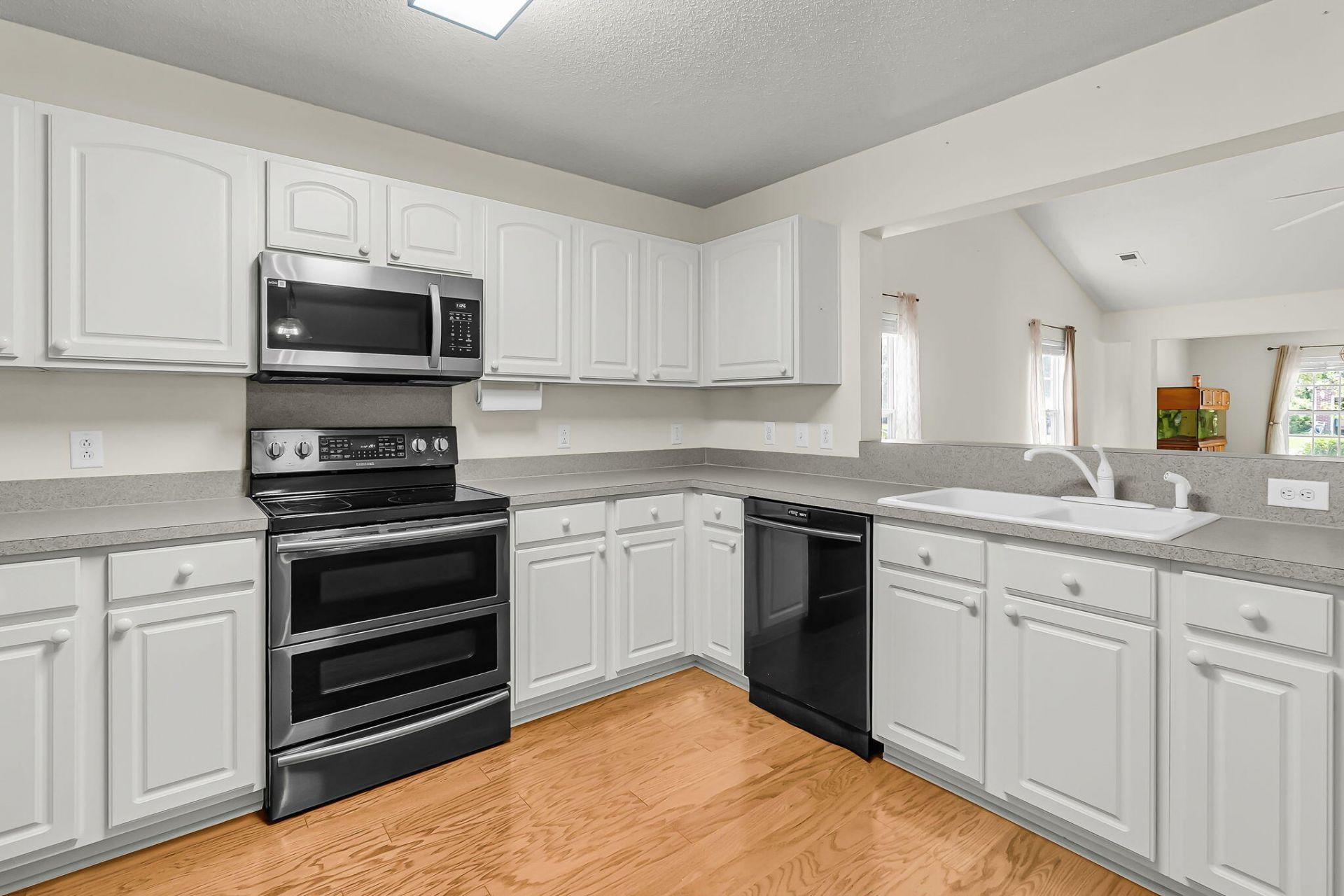558 Holiday Drive Photo 19