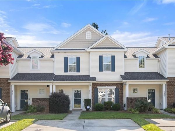 5817 Fox Point Circle , Winston-Salem, NC 27104