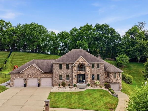 1066 Nottingham Ct, North Huntingdon, PA 15642