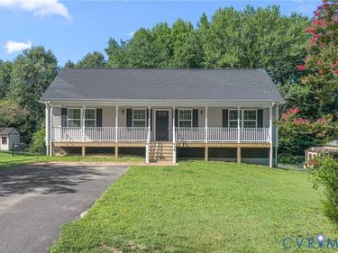 38 E Jefferson Avenue , Warsaw, VA 22572