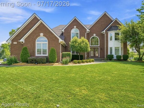 42316 Locklin Drive, Sterling Heights, MI 48314
