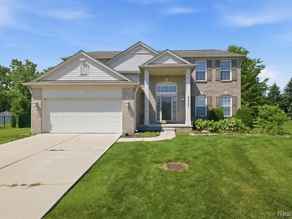 56291 Hastings Drive, Macomb Twp, MI 48042