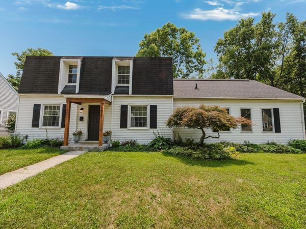 1829 Surrey Place , Columbus, OH 43219