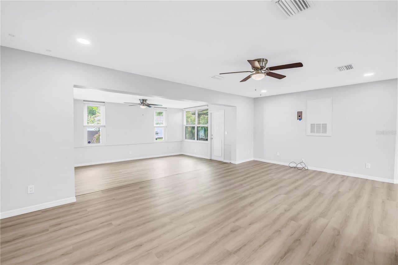 1165 66th Avenue S, Saint Petersburg, FL 33705 Photo