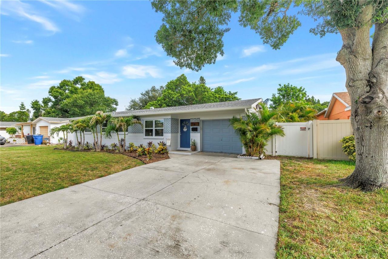 1165 66th Avenue S, Saint Petersburg, FL 33705 Photo