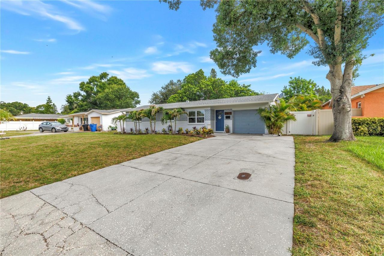 1165 66th Avenue S, Saint Petersburg, FL 33705 Photo