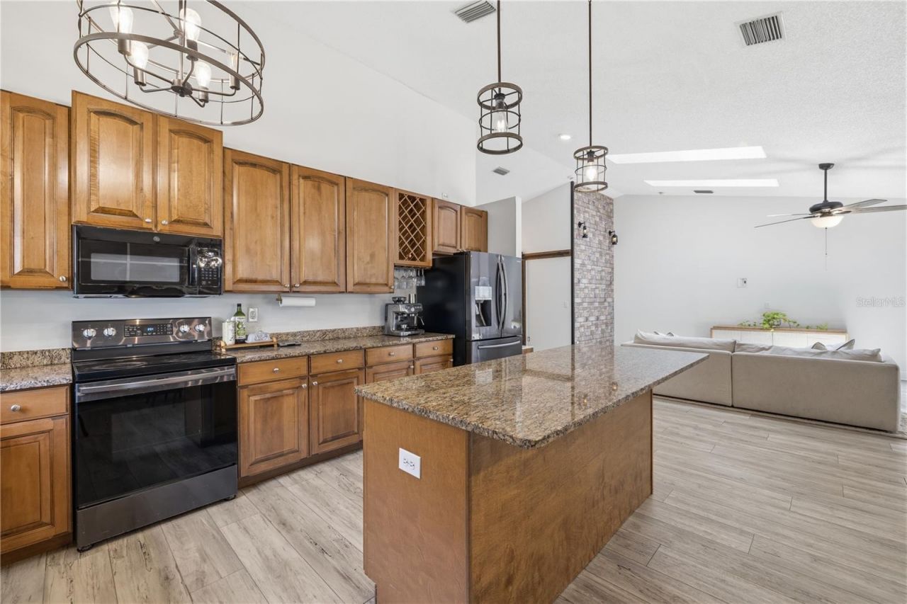1570 Club Drive , Tarpon Springs, FL 34689 Photo